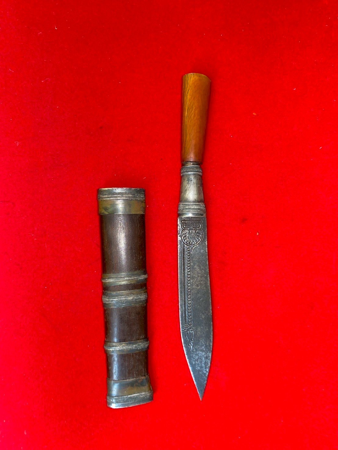 มีดหมอหลวงพ่อเดิม วัดหนองโพ ใบมีดยาว ๔ นิ้ว