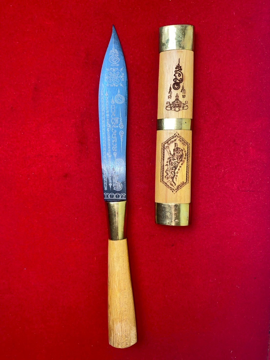 มีดหมอบรมครูพยัคฆ์สยบศาสตรา เลขโค้ด ๘๒๐ ขนาด ๕ นิ้ว