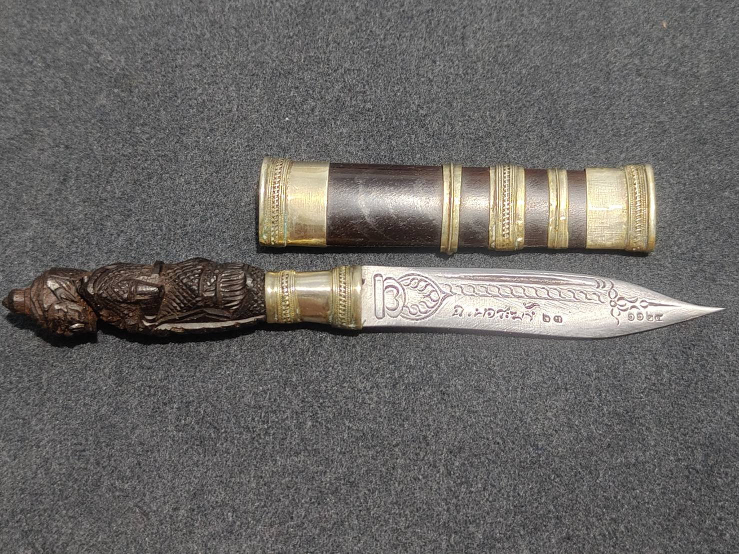 มีดหมอหลวงพ่อพัฒน์ วัดห้วยด้วน รุ่นฉลองหอระฆัง๖๓ เลขโค้ด ๑๑๒๔