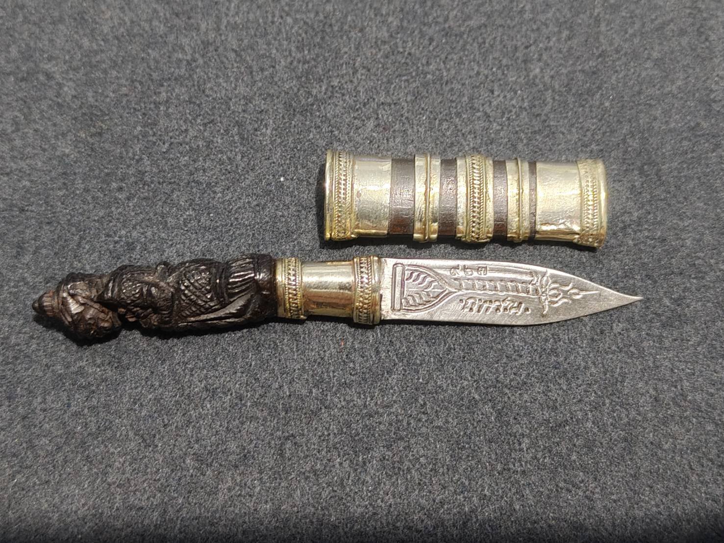 มีดหมอหลวงพ่อพัฒน์ วัดห้วยด้วน รุ่นฉลองหอระฆัง๖๓ เลขโค้ด ๙๖๗