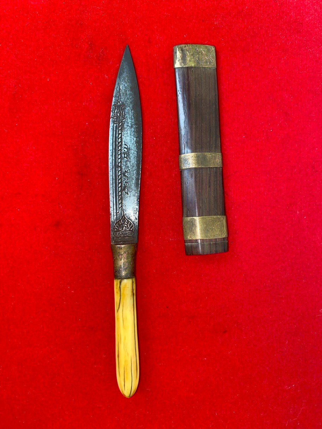 มีดหมอหลวงพ่อเดิม วัดหนองโพ ใบมีดยาว ๔ นิ้ว