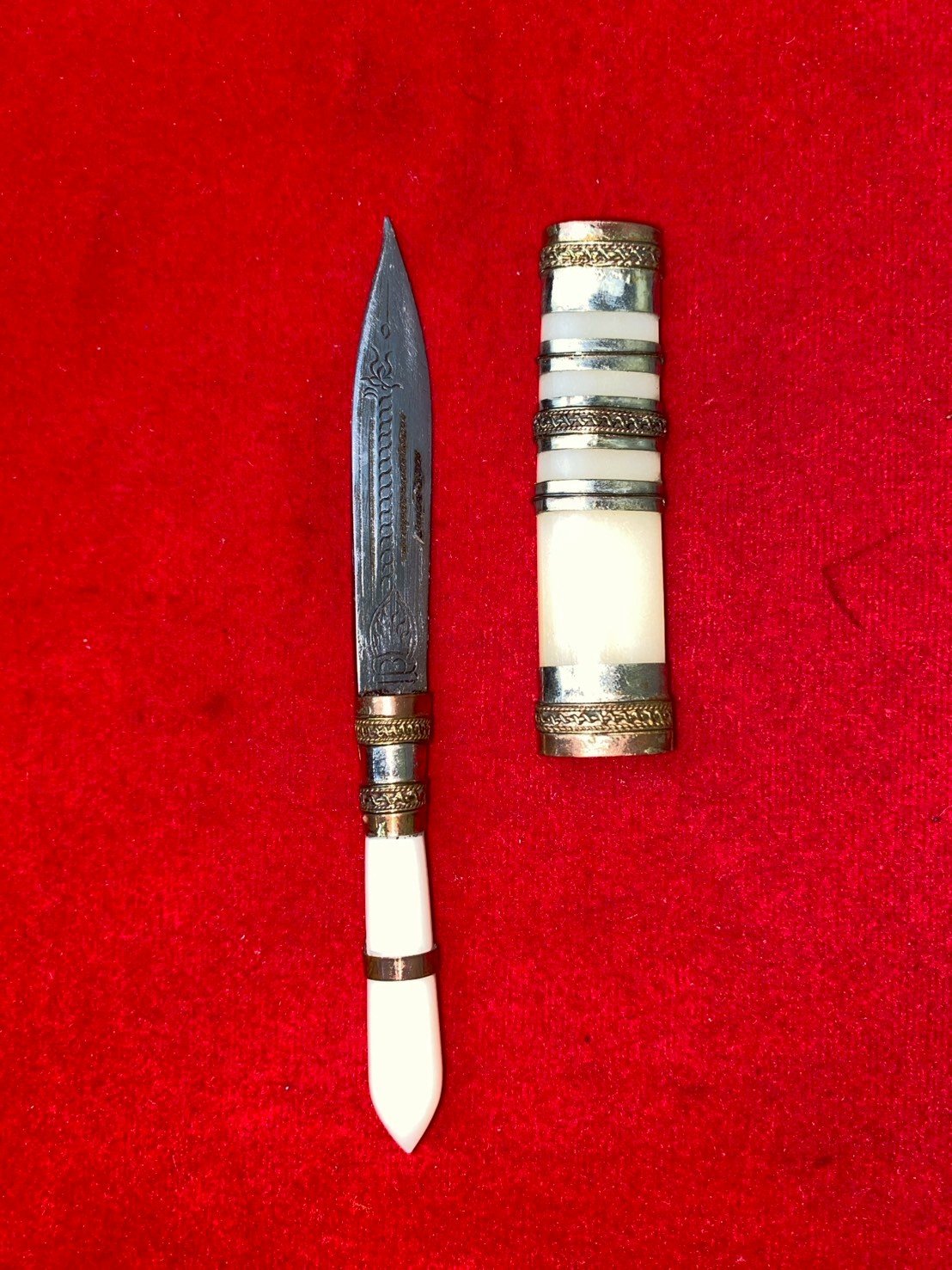 มีดหมอหลวงพ่อเกษม วัดแก้วโสภณ ใบมีดยาว ๒.๕ นิ้ว