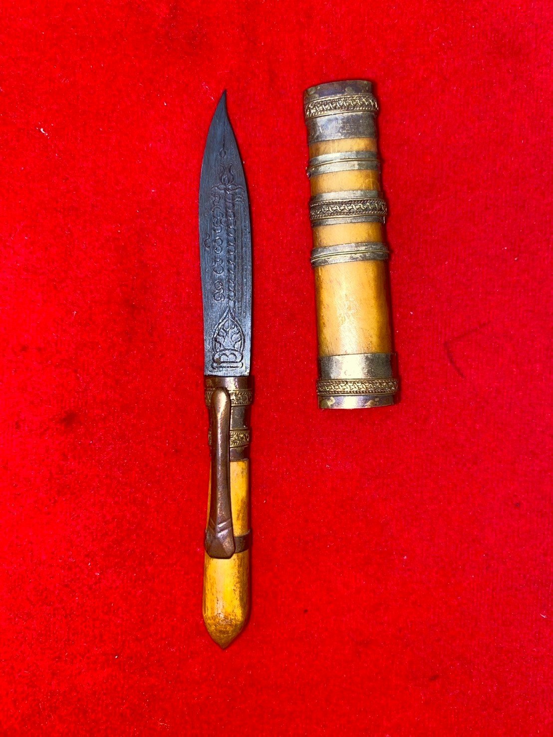 มีดหมอหลวงพ่อเกษม วัดแก้วโสภณ ใบมีดยาว ๒.๕ นิ้ว