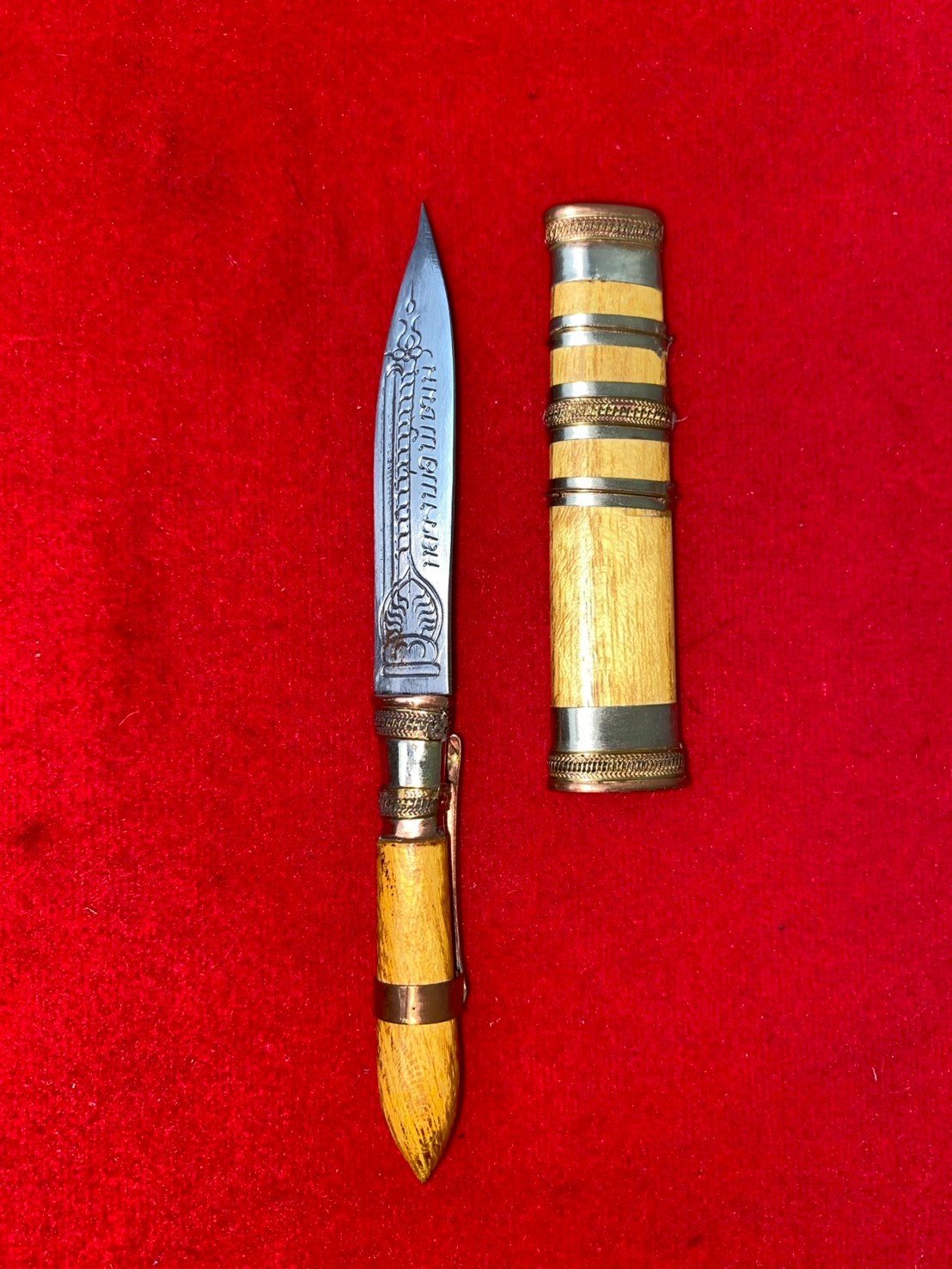 มีดหมอหลวงพ่อพัฒน์ วัดห้วยด้วน ขนาดใบมีด ๒.๕ นิ้ว