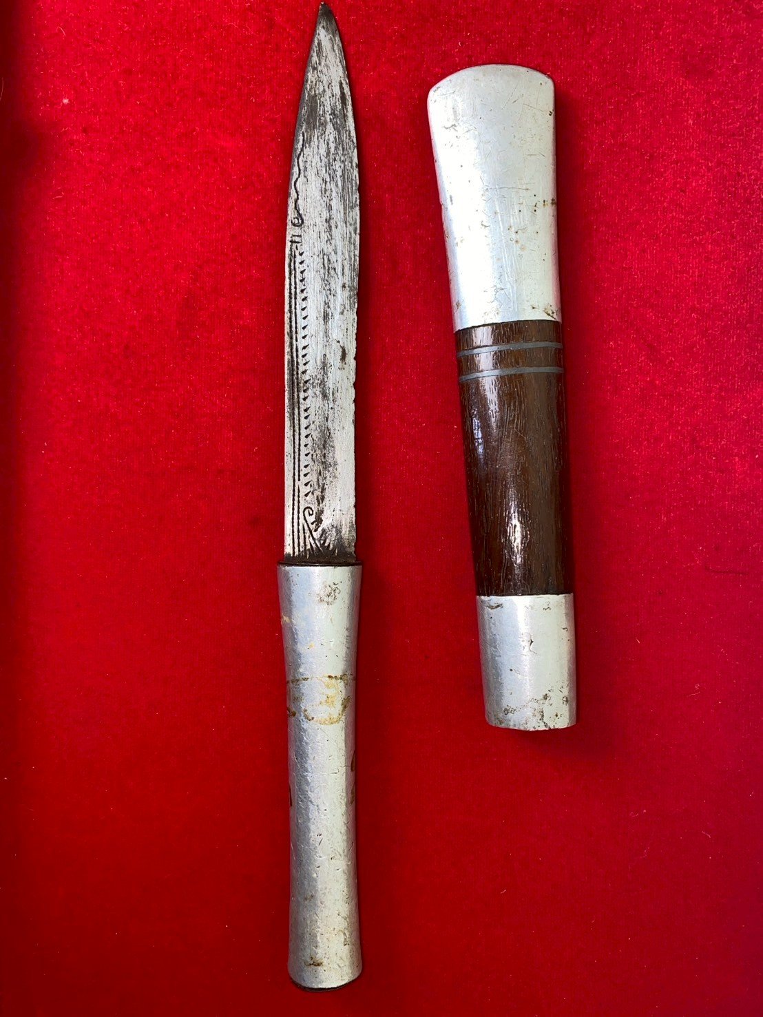 มีดหมอหลวงพ่อรุ่ง วัดหนองสีนวล  ใบมีดยาว ๖.๕ นิ้ว