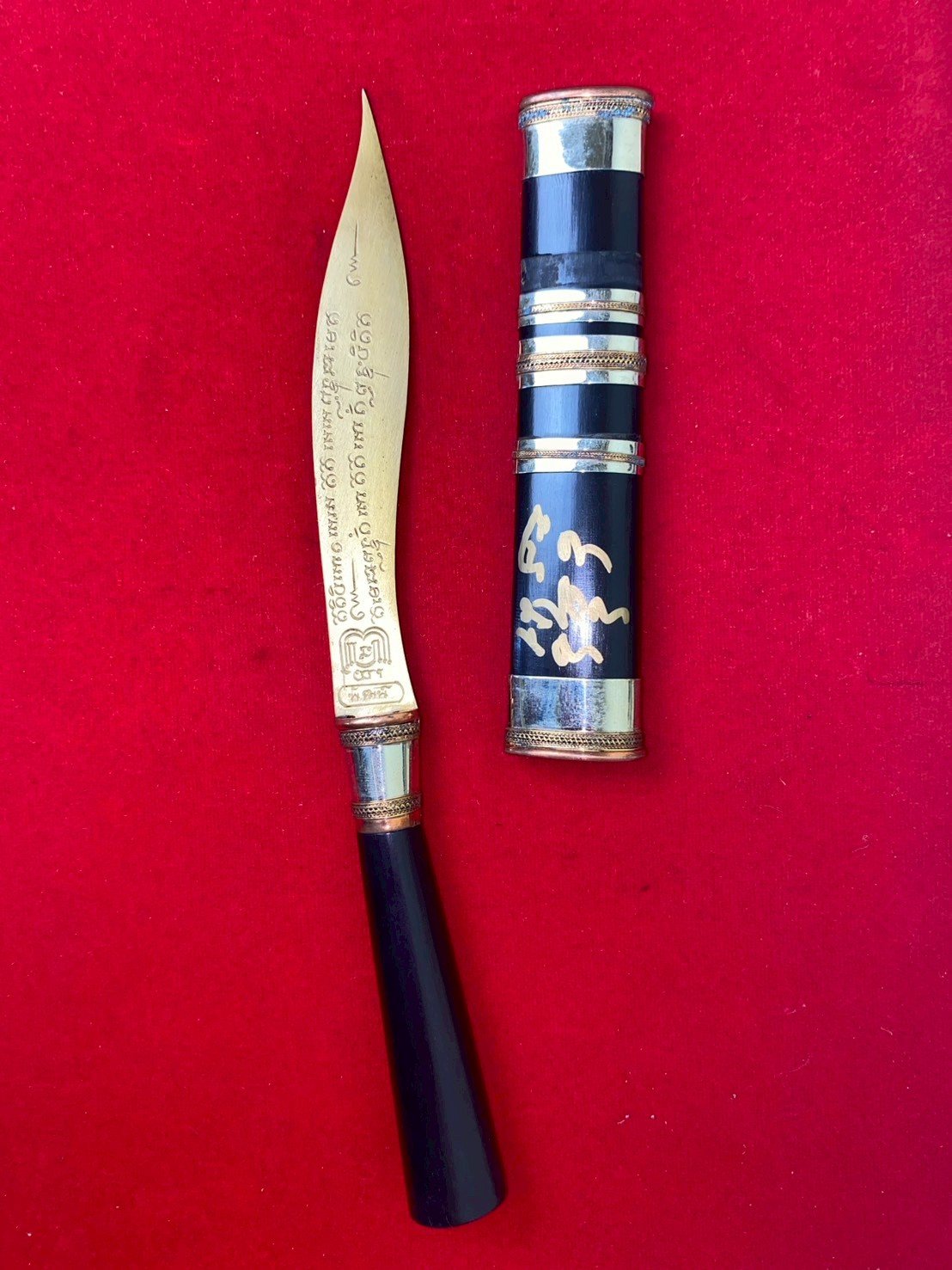 มีดหมอหลวงพ่อพัฒน์ วัดห้วยด้วน ฝักไม้มะเกลือดำ ขนาดใบมีด ๕ นิ้ว 