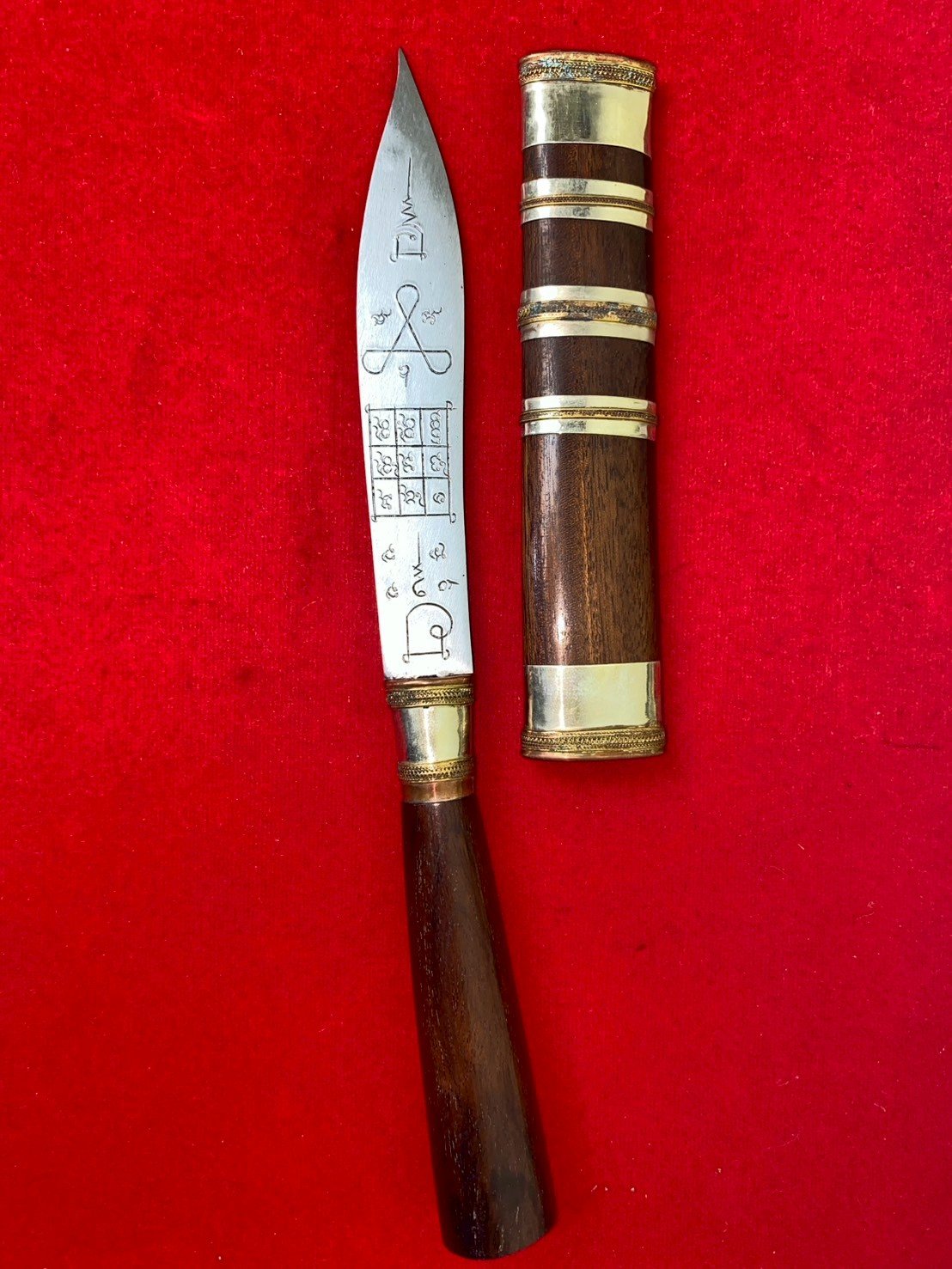 มีดหมอหลวงพ่อพัฒน์ วัดห้วยด้วน ขนาดใบมีด ๕ นิ้ว