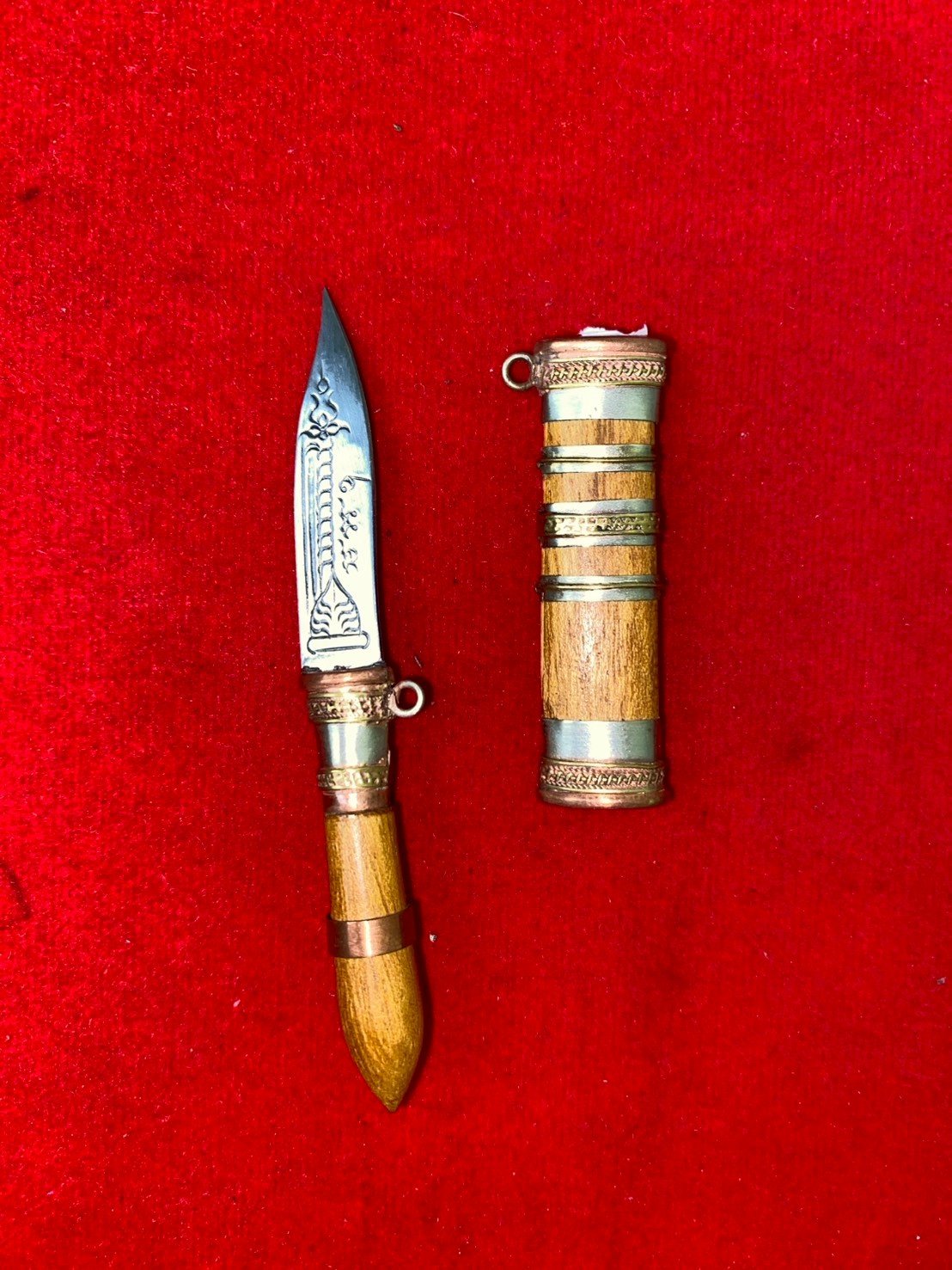 มีดหมอหลวงพ่อพัฒน์ วัดห้วยด้วน ขนาดใบมีด ๑.๕ นิ้ว