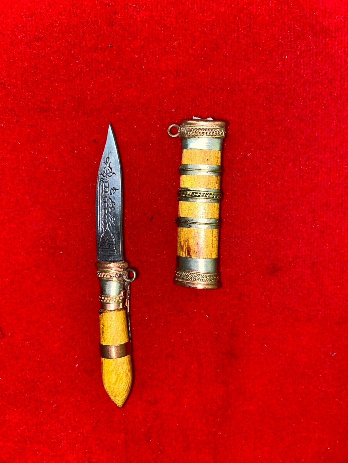 มีดหมอหลวงพ่อพัฒน์ วัดห้วยด้วน ขนาดใบมีด ๑.๕ นิ้ว