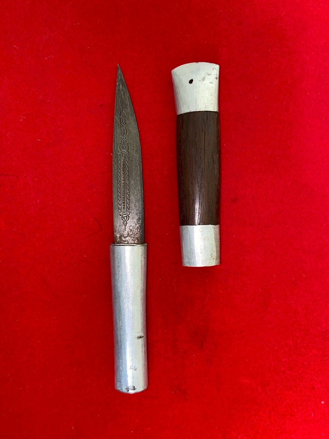 มีดหมอหลวงพ่อเดิม วัดหนองโพ  ใบมีดยาว ๔ นิ้ว