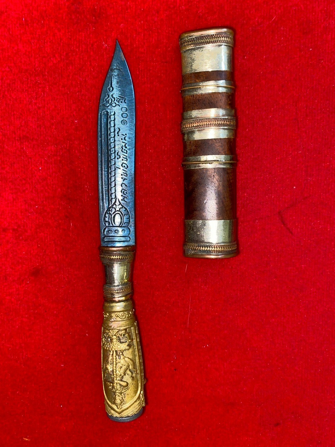 มีดหมอหลวงพ่อพัฒน์ วัดห้วยด้วน รุ่นมวลสารน้ำพี้๑๐๐ปี ขนาด ๒.๕ นิ้ว