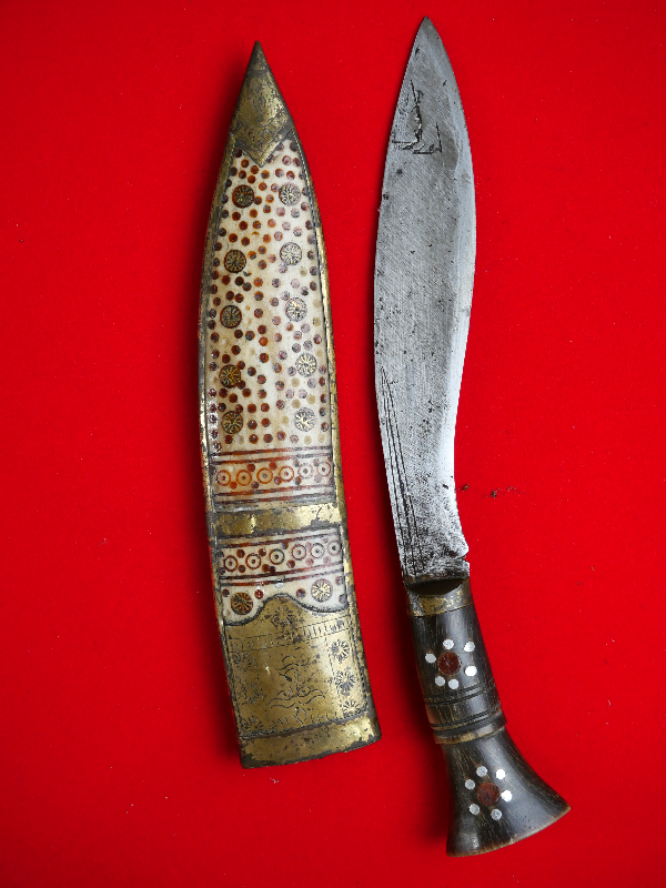 มีดเนปาล